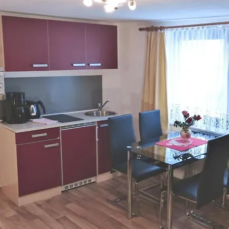 Buelows Ferienwohnung Mit 2 Schlafzimmern Klein Zicker Exterior photo
